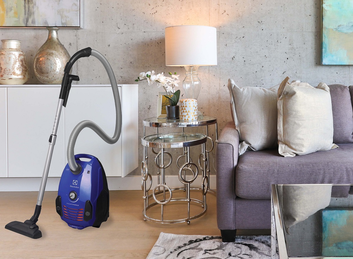 Aspirator vertical în living modern