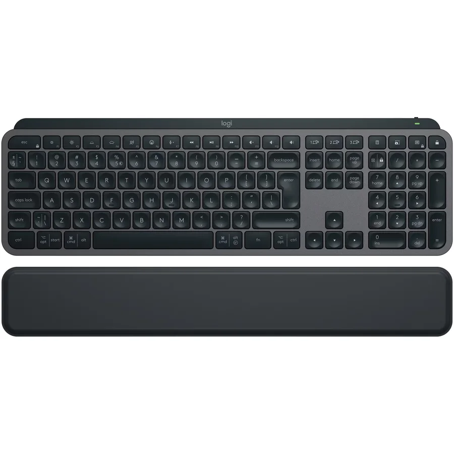 Tastatură de birou wireless pe un desk curat