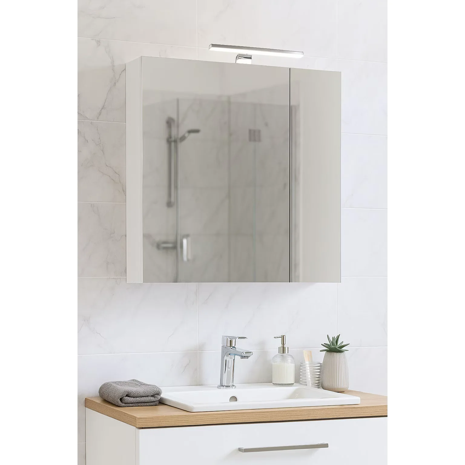 Oglinda baie Badenmob Serena iluminare LED soft close 60 cm, clasa energetica D